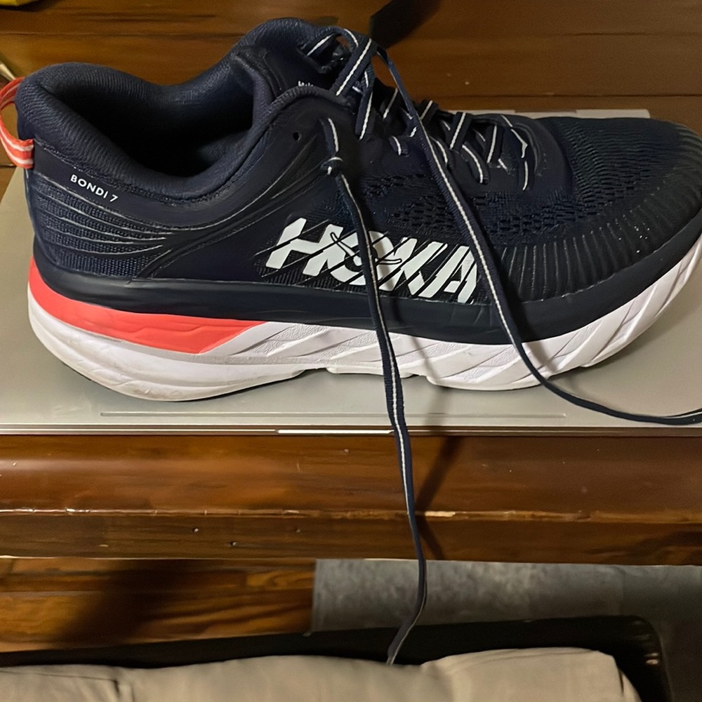 Hoka bondi 7 sneakers